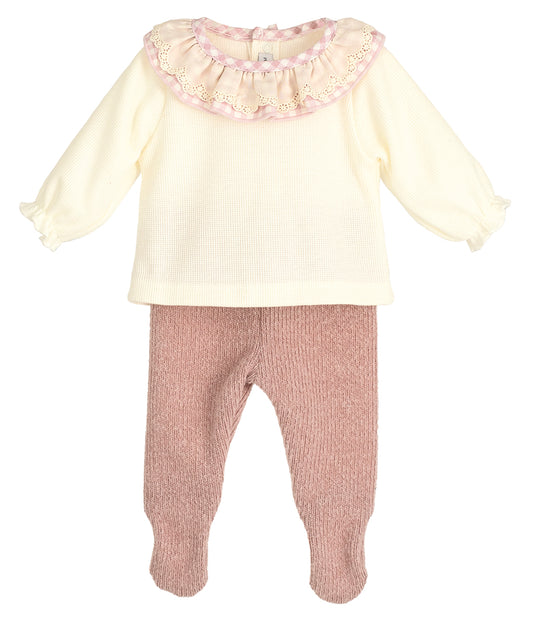 Tutina 2 pezzi,maglia in felpa con collo volant fantasia e pizzo.
Ghettina in maglia felpata.